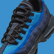 Nike Air Max 95 Stash 2024 bleu Obsidian et Harbor Blue avec panneaux en nubuck, cuir et ripstop, détails Stash et unités Air visibles.