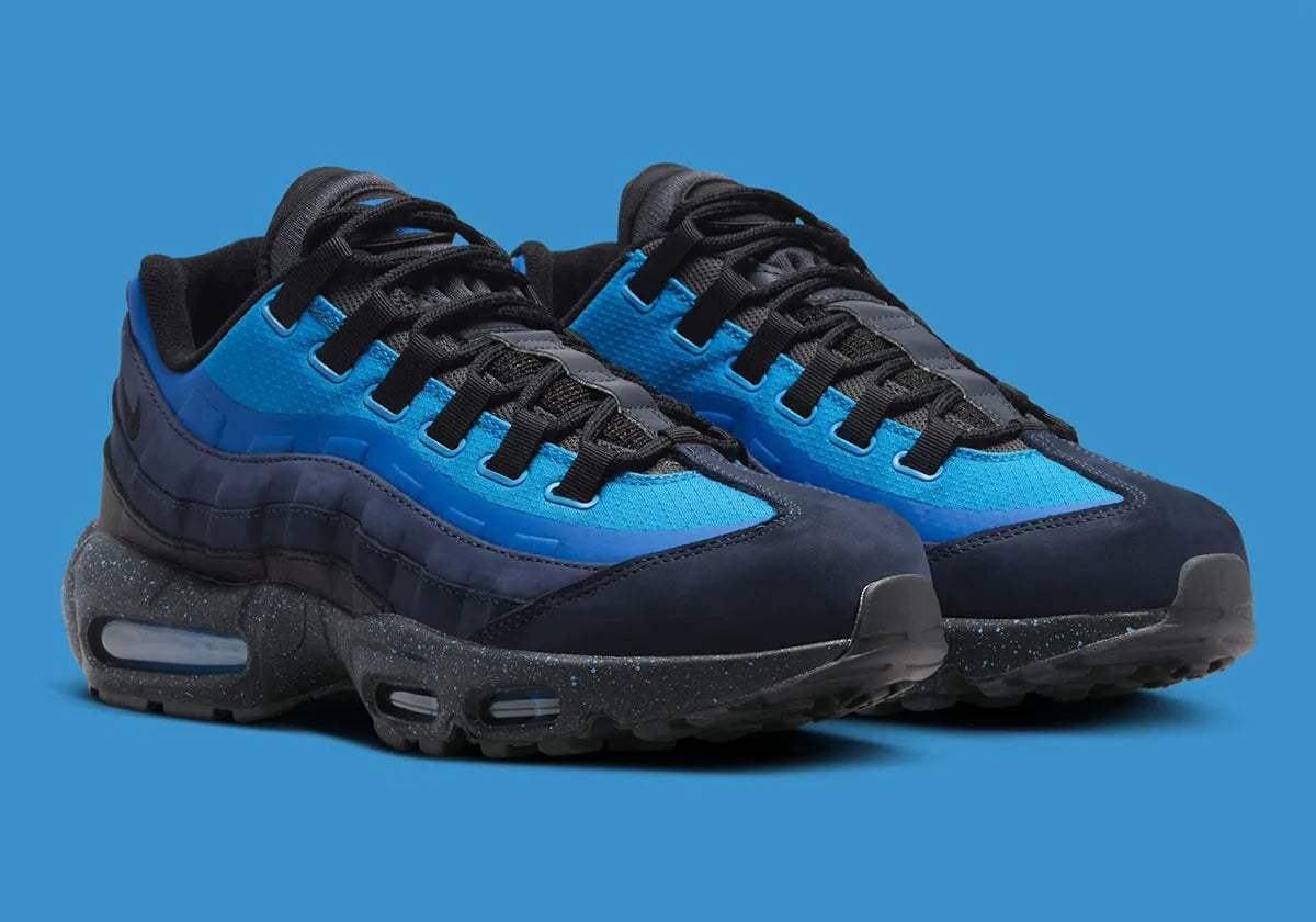 Nike Air Max 95 Stash 2024 bleu Obsidian et Harbor Blue avec panneaux en nubuck, cuir et ripstop, détails Stash et unités Air visibles.