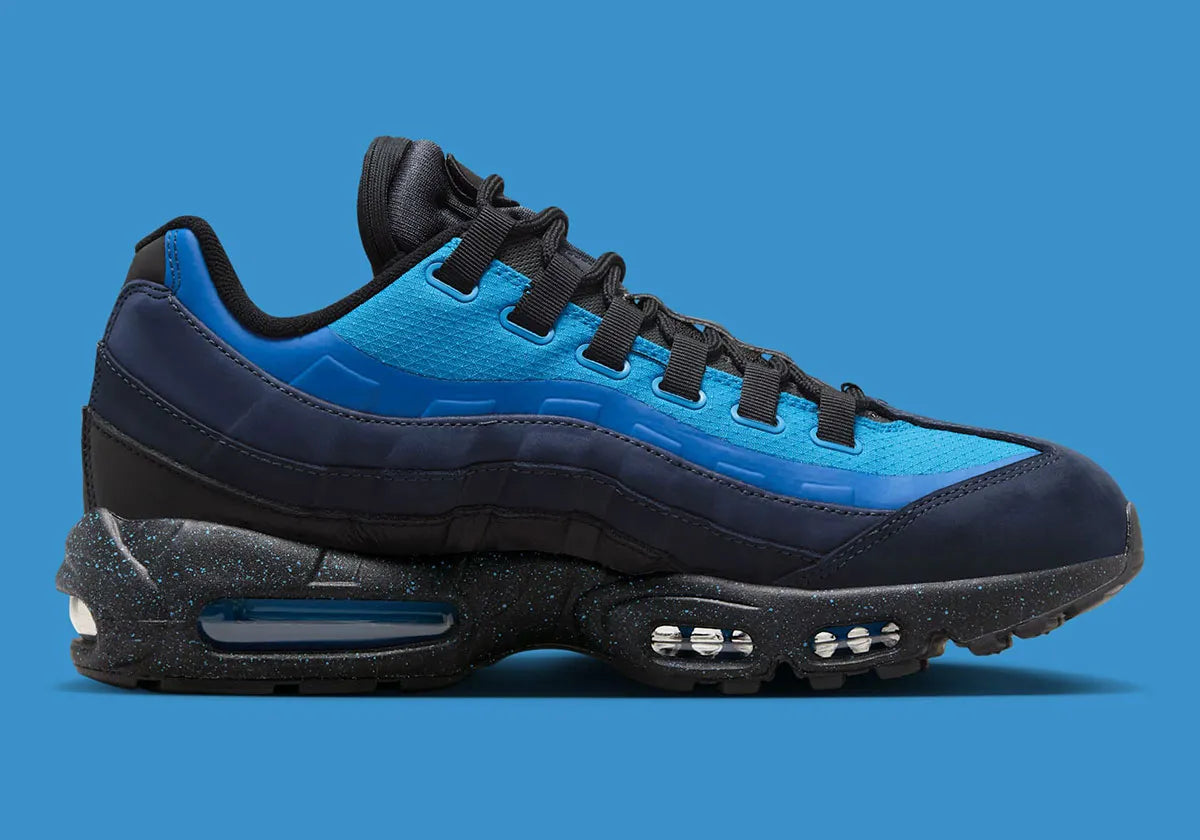 Nike Air Max 95 Stash 2024 bleu Obsidian et Harbor Blue avec panneaux en nubuck, cuir et ripstop, détails Stash et unités Air visibles.