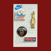 Nike Air Max 1 ’87 Stranger Things Steve Harrington en mesh blanc, suede gris et détails graphiques colorés inspirés de l’artiste. Vue accessoires