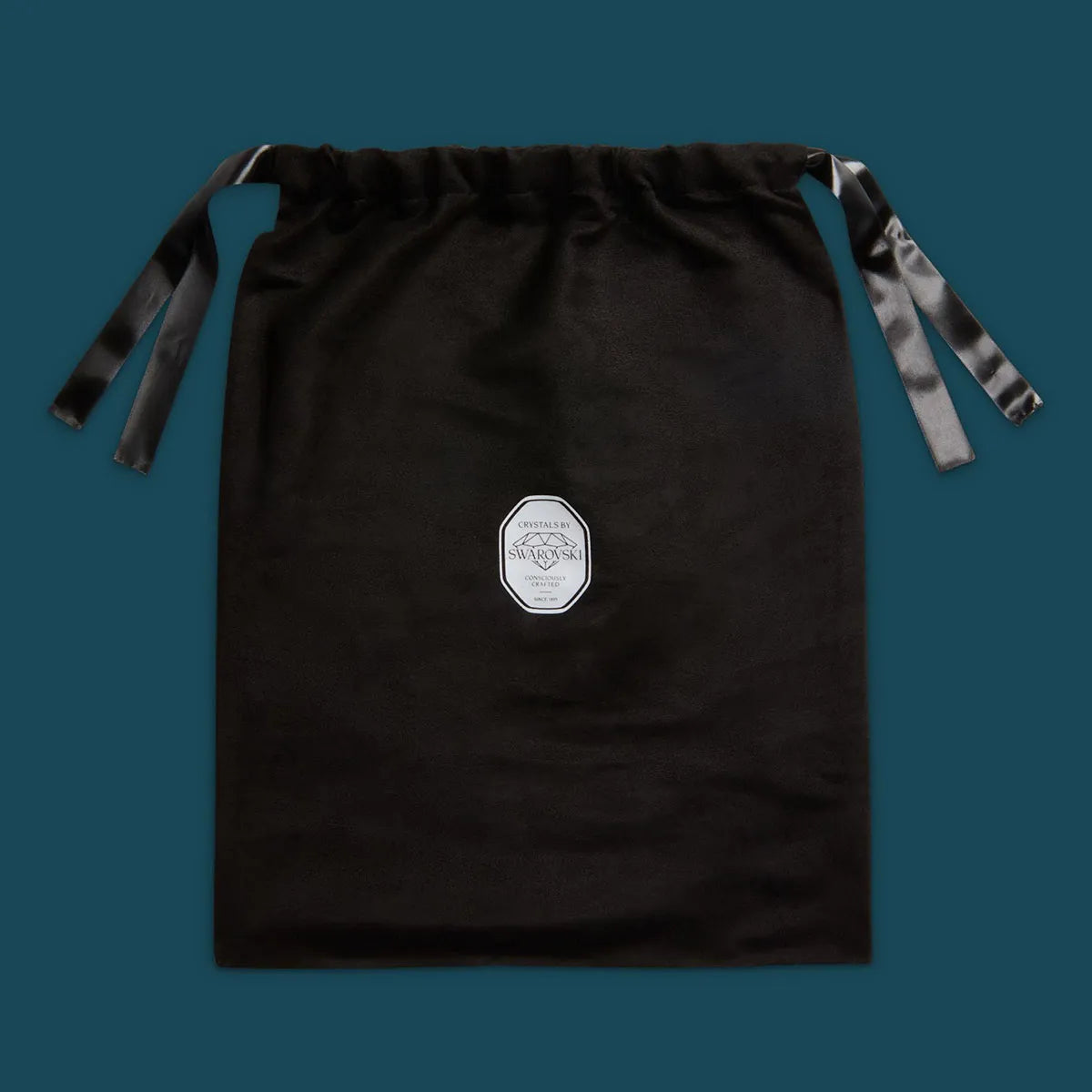 Image du sac de la Nike Air Zoom Pegasus Premium Swarovski Blue Force, sneaker en mesh bleu nuit avec Swoosh incrusté de cristaux Swarovski et semelle Zoom Air technique.