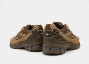 Sneaker New Balance 1906D en mesh beige, suède brun premium, finition brute Protection Pack, amorti ABZORB et N-ergy, édition exclusive size?