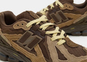 Sneaker New Balance 1906D en mesh beige, suède brun premium, finition brute Protection Pack, amorti ABZORB et N-ergy, édition exclusive size?