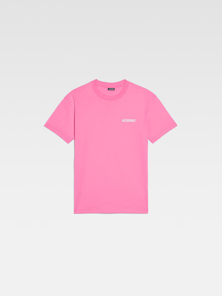 TEE SHIRT JACQUEMUS ROSE A LOGO IMPRIME BLANC SUR LE COEUR
