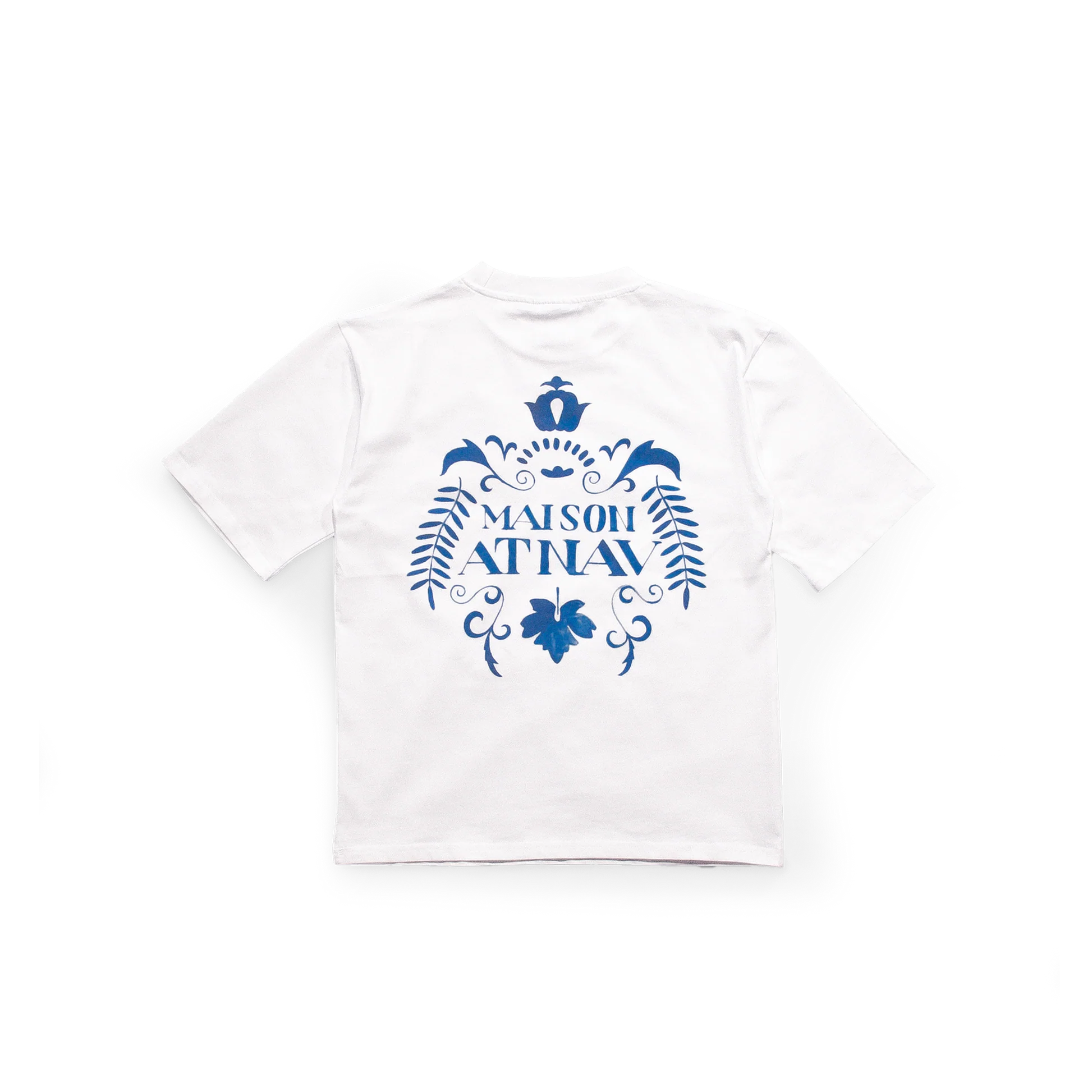 Tee-shirt Majoli Maison Atnav – t-shirt en coton premium blanc avec imprimé graphique sérigraphié artisanal, vue de dos