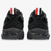 Sneakers ASICS Gel-Kayano 14 Thom Browne Black en mesh noir et cuir premium avec amorti GEL™ et détails tricolores signature vue de derrière. 