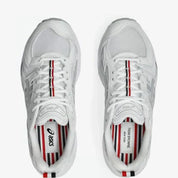 Sneakers ASICS Gel-Kayano 14 Thom Browne White en mesh blanc et cuir premium avec technologie GEL™ et détails tricolores signature vue du dessus. 