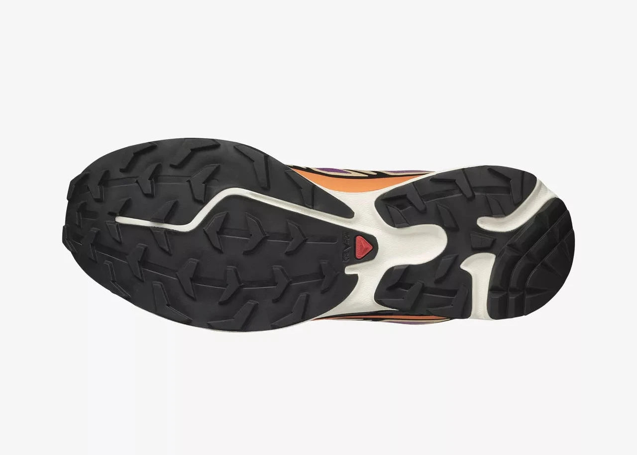 Salomon XT-6 Black Almond Dragon Fire avec tige en mesh noir, renforts synthétiques, détails Almond et Dragon Fire, technologies Quicklace, SensiFit, EnergyCell et semelle Contagrip.