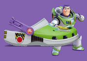 Crocs Classic Clog Toy Story Buzz Lightyear inspirées de Buzz Lightyear de Disney Pixar Toy Story, avec design exclusif, bride pivotante et semelle légère en résine Croslite™.