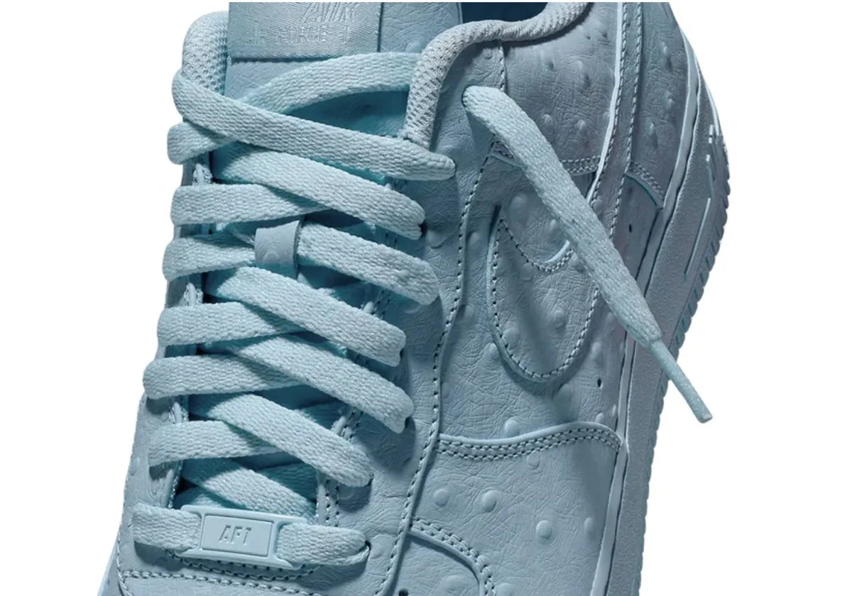 Nike Air Force 1 Low '07 Travis Scott Ice Blue en cuir effet autruche bleu clair, coloris Ice Blue et Celestine Blue.