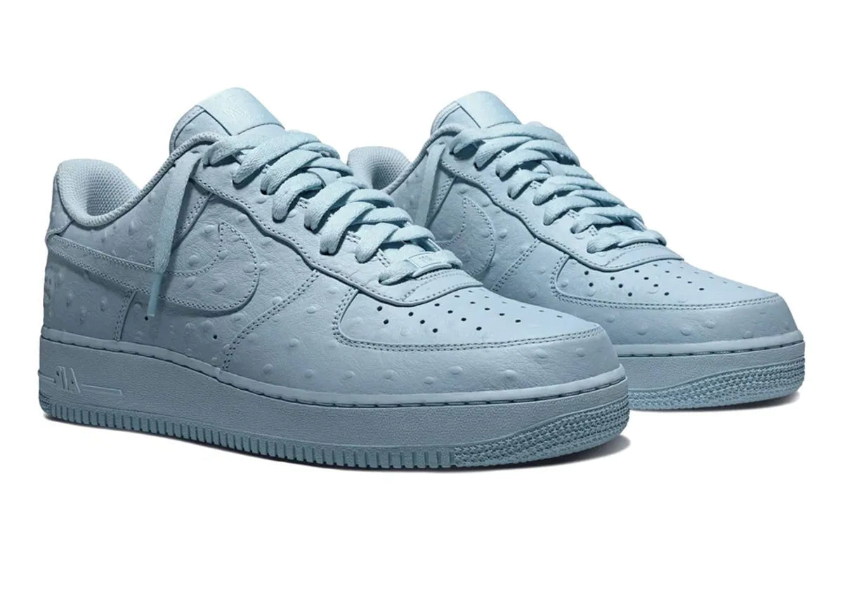 Nike Air Force 1 Low '07 Travis Scott Ice Blue en cuir effet autruche bleu clair, coloris Ice Blue et Celestine Blue.