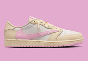 Air Jordan 1 Low Travis Scott en Shy Pink et cuir premium, avec Reverse Swoosh signature et finition collector exclusive.