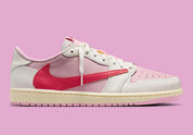Air Jordan 1 Low Travis Scott en Sail et Tropical Pink, avec Reverse Swoosh signature et matériaux premium exclusifs.