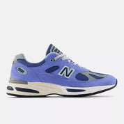 New Balance 991v2 MiUK Summer Brights Baja Blue avec tige en mesh respirant, empiècements en daim premium bleu, amorti FuelCell, technologie ENCAP et fabrication Made in UK vue de profil. 