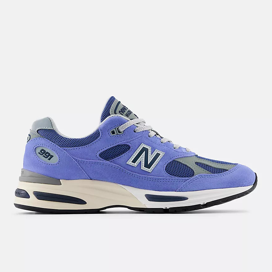 New Balance 991v2 MiUK Summer Brights Baja Blue avec tige en mesh respirant, empiècements en daim premium bleu, amorti FuelCell, technologie ENCAP et fabrication Made in UK vue de profil. 