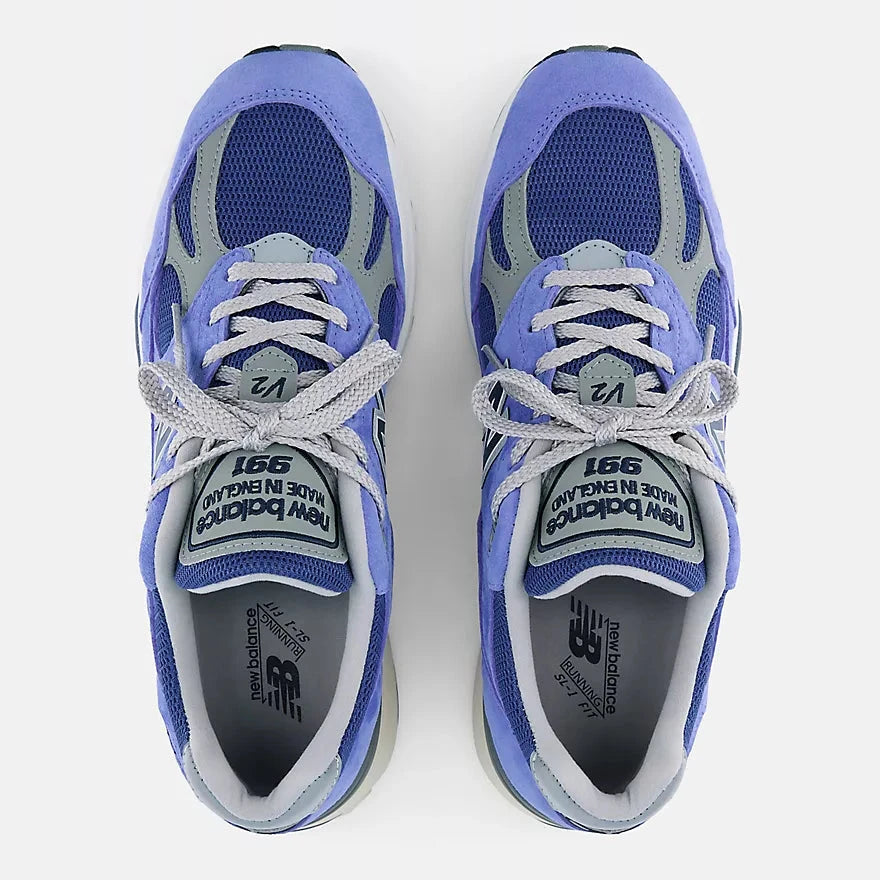 New Balance 991v2 MiUK Summer Brights Baja Blue avec tige en mesh respirant, empiècements en daim premium bleu, amorti FuelCell, technologie ENCAP et fabrication Made in UK vue du dessus. 