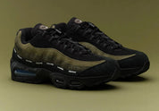 Sneakers Nike Air Max 95 SP Undefeated Geo La Brea Medium Olive avec mesh respirant, suède premium et amorti Air Max visible premium.Vue de profil