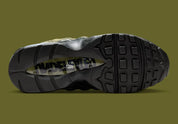 Sneakers Nike Air Max 95 SP Undefeated Geo La Brea Medium Olive avec mesh respirant, suède premium et amorti Air Max visible premium.Vue de la semelle 