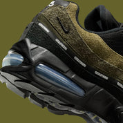Sneakers Nike Air Max 95 SP Undefeated Geo La Brea Medium Olive avec mesh respirant, suède premium et amorti Air Max visible premium.Vue zoomer arrière 