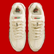 Sneakers Nike Air Max 95 SP Undefeated Sail beiges en matières premium avec amorti Air Max visible et détails collaboratifs exclusifs. Vue du dessus 