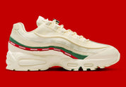 Sneakers Nike Air Max 95 SP Undefeated Sail beiges en matières premium avec amorti Air Max visible et détails collaboratifs exclusifs. Vue intérieur 
