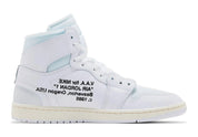 Sneakers Jordan 1 Retro High Off-White Alaska blanches en cuir premium avec détails déstructurés, inscriptions graphiques et semelle Air.