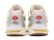 Chaussure de course Asics nimbus 10.1 atmos banana split jaune et rose, semelle confortable , vue de derrière 