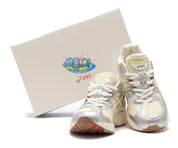 Chaussure de course Asics nimbus 10.1 atmos banana split jaune et rose, semelle confortable , vue de face