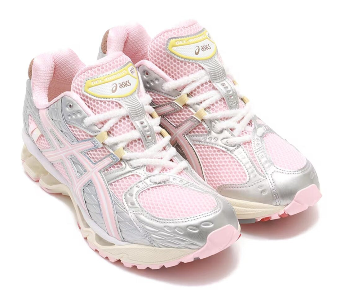 chaussure de course Asics Nimbus 10.1 atmos rose fraise et jaune , semelle confortable , vu de haut