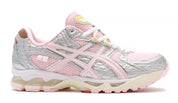chaussure de course Asics Nimbus 10.1 atmos rose fraise et jaune , semelle confortable , vu de profil