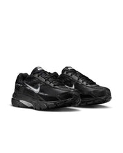 Nike Initiator Black – sneaker running rétro full black en mesh et cuir synthétique avec semelle amortie