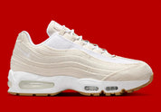 Chaussure de rue Nike Air Max 95 OG Levis Light Orewood Brown , semelle confortable , vu de profil