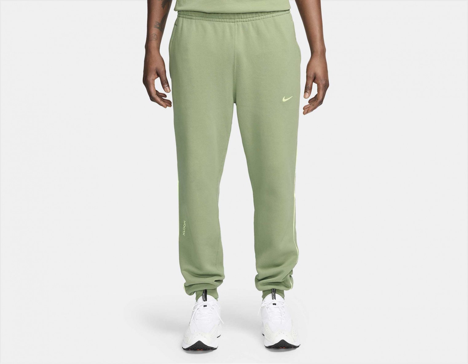 Light Liquid Lime, pantalon fleece vert avec coupe ample, poches zippées et détails réfléchissants NOCTA.