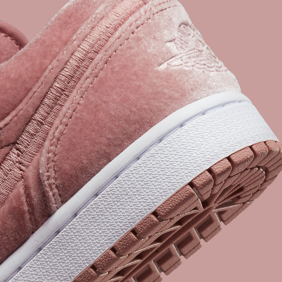 Air Jordan 1 Low SE Pink Velvet