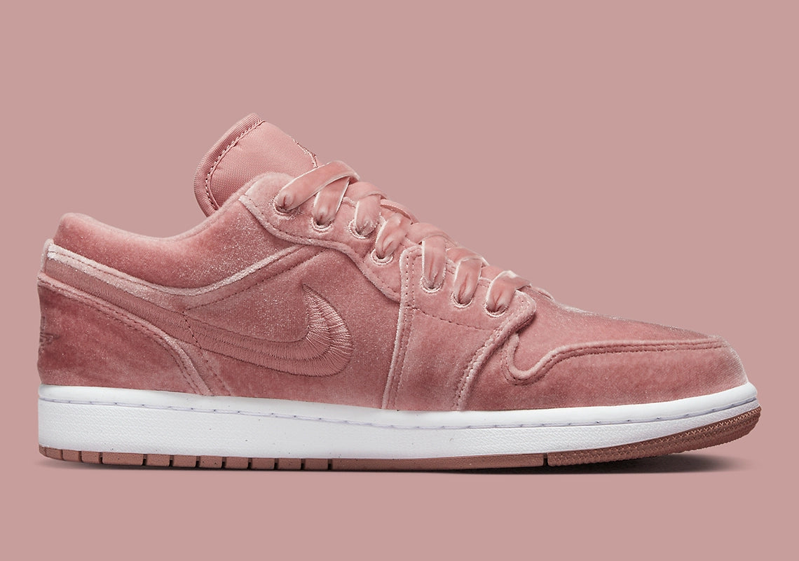Nike air 2025 pink velvet
