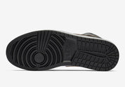 Air Jordan black and gold​ vu de dessous