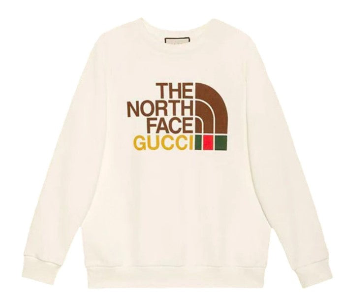 Pull Gucci x The North Face Cotton Sweater Beige , logo de gucci et the north face au centre , vue de face