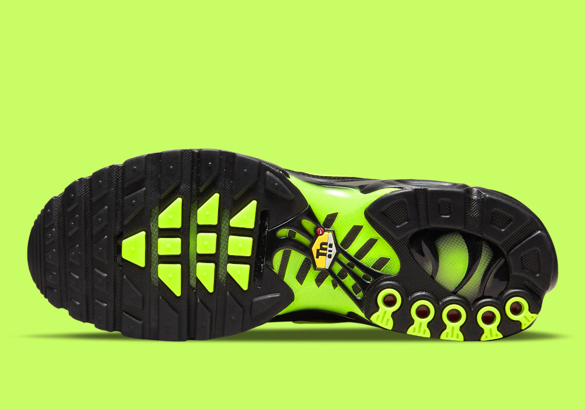Nike Air Max Plus Sustainable Black Volt