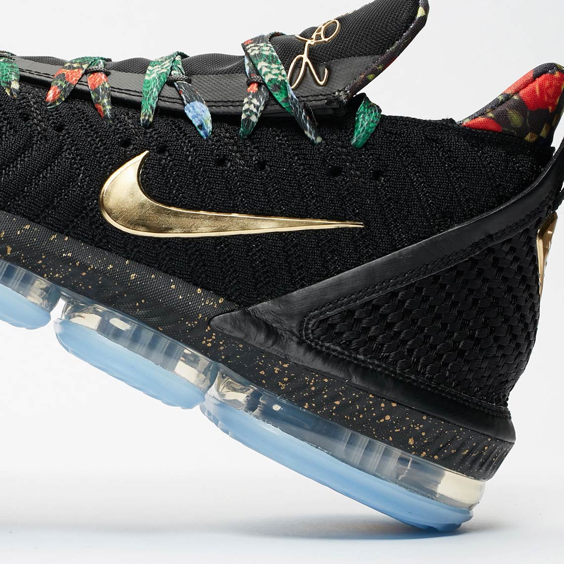 Nike LeBron 16 Watch the Throne zoom arrière