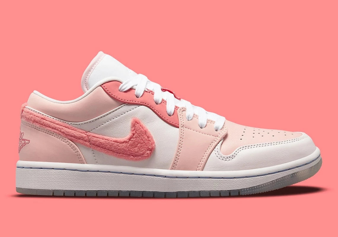 Jordan 1 Low SE Mighty Swooshers Pink