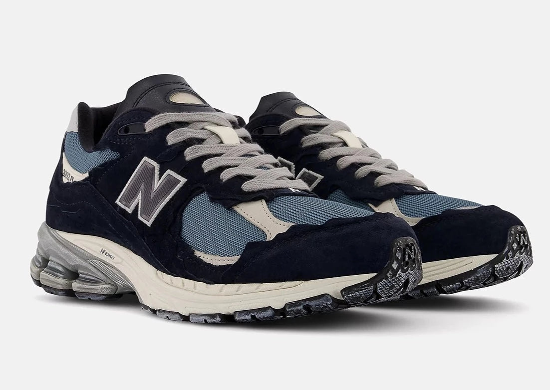 New Balance 2002R Protection Pack Dark Navy vu de profil