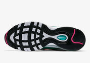 Nike Air Max 97 South Beach avec tige en mesh et cuir aux tons turquoise, rose et blanc, unité Max Air visible sur toute la longueur et semelle extérieure en caoutchouc.