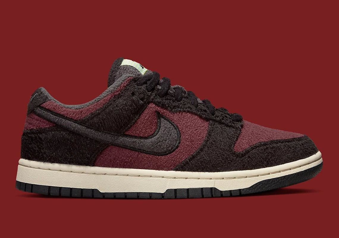 Nike Dunk Low SE Fleece Pack Burgundy Crush