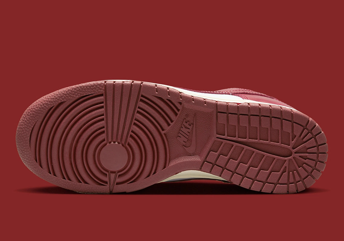 Nike Dunk Low PRM Vintage Team Red